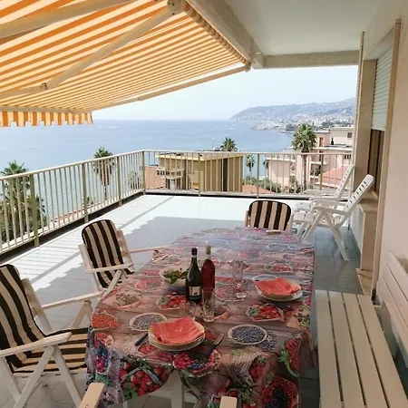 Nobles Sea View Apartment *
