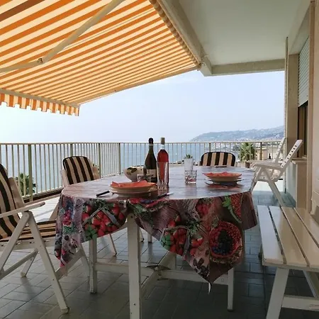 شقة Nobles Sea View